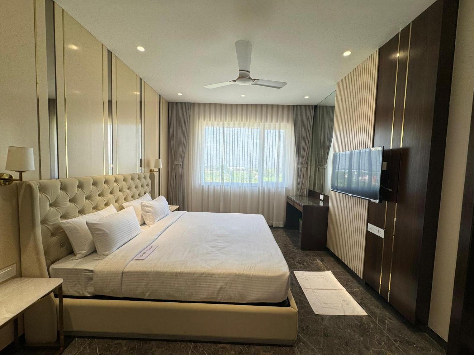 Hotel Carnival Parbhani Exteriér fotografie