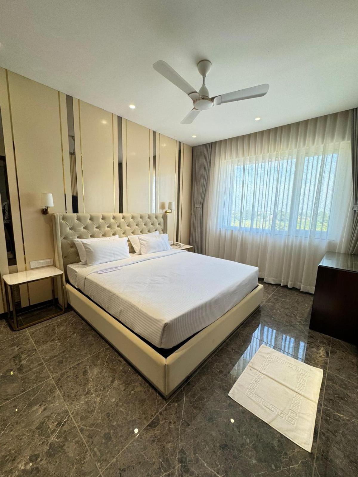 Hotel Carnival Parbhani Exteriér fotografie