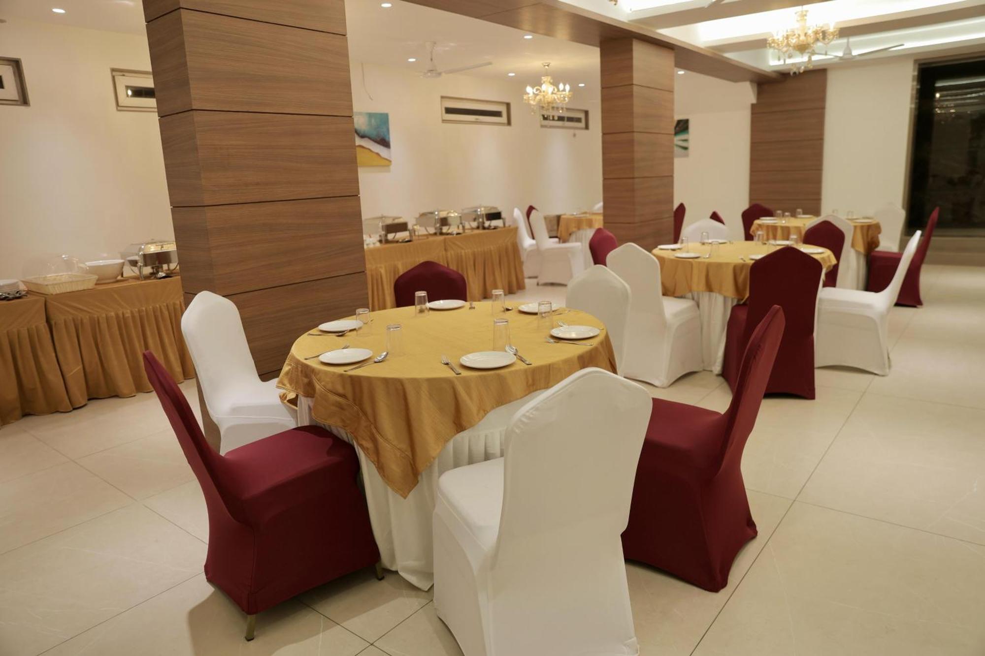 Hotel Carnival Parbhani Exteriér fotografie
